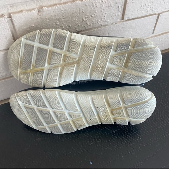 Ecco Intrinsic Knit Womens Size 38 US 7 White Black Sneakers Shoes Lightweight - Picture 5 of 7